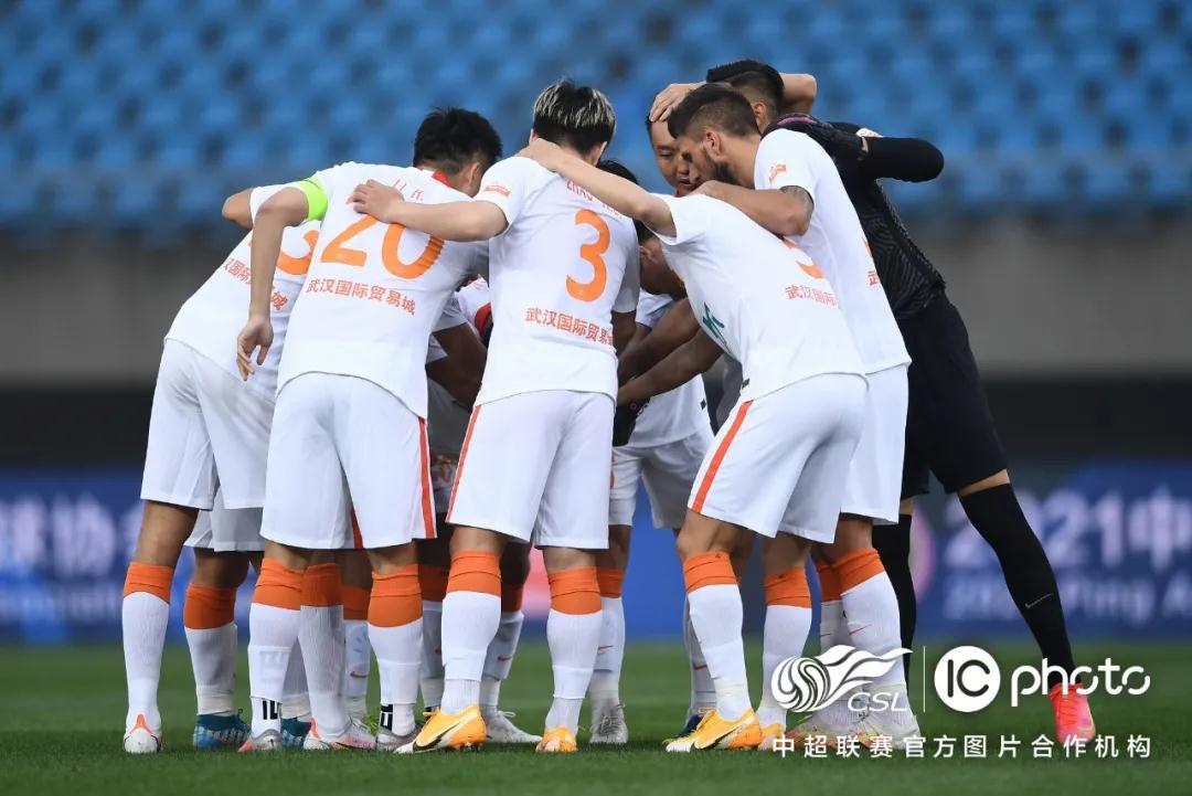 الأبطال الخارقونبين الخيال والواقع
